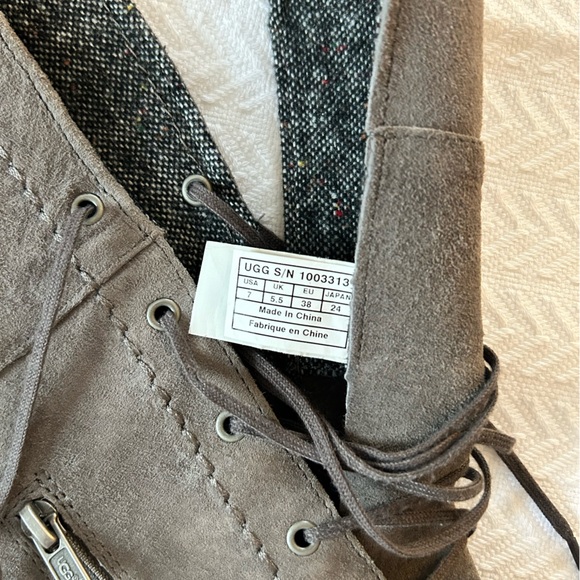 Size 7 UGG Somaya moccasin style boots fall winter boots - Picture 3 of 8